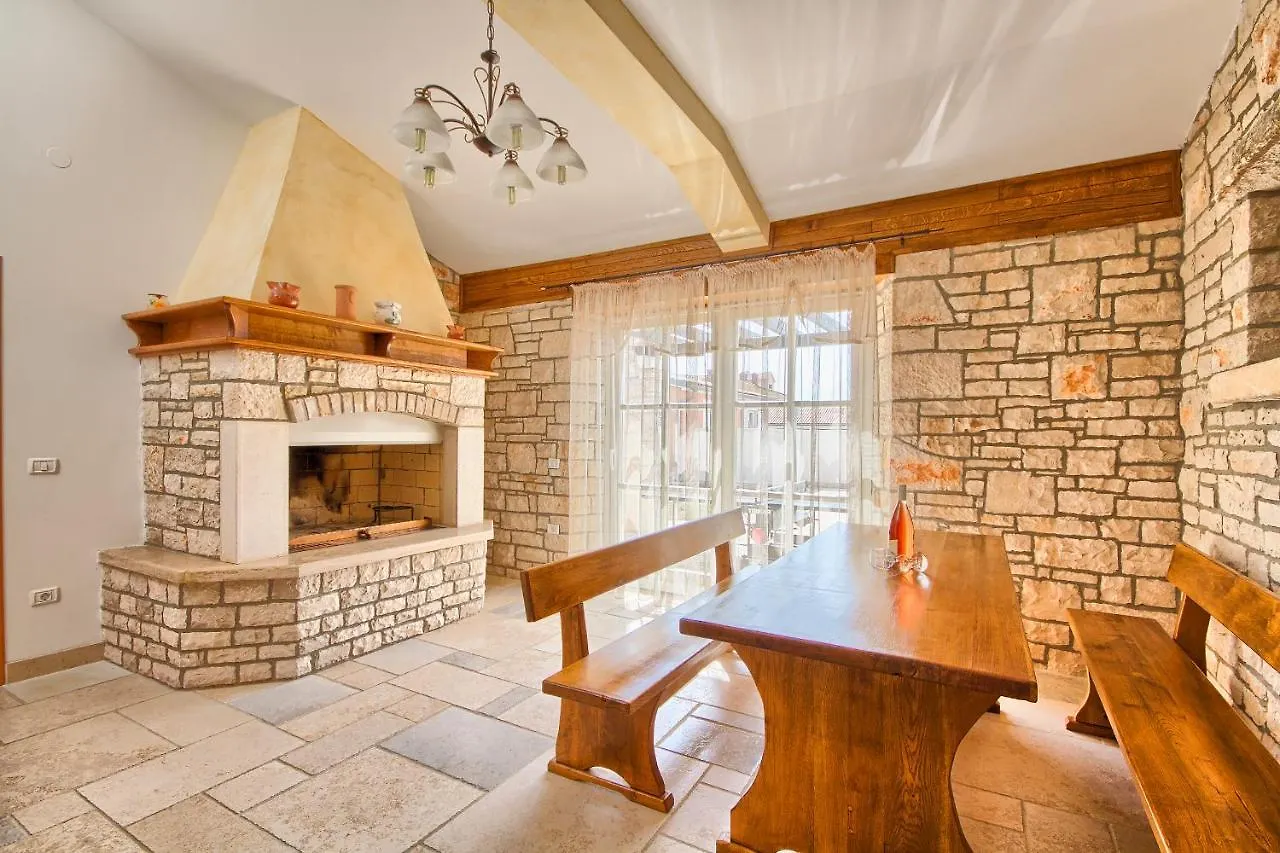Charming Villa Oliva With 4 Bedrooms Near The Wonderful Village Of Fažana